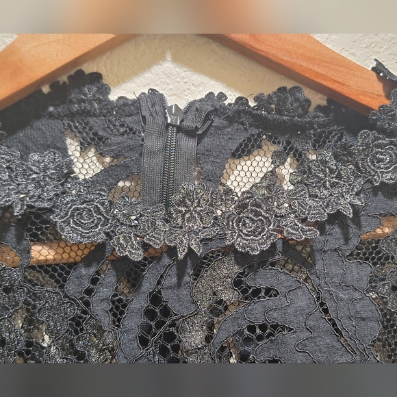 Elegant Black Lace Women's Top - Picture 4 of 4
